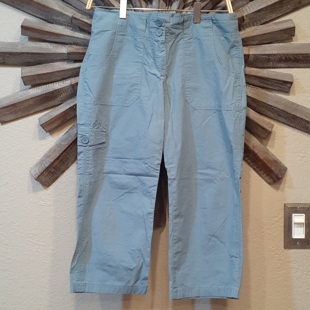 Max Azria Capri Pants